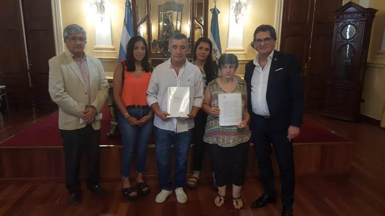 Hermanos del soldado Daniel Omar Luque